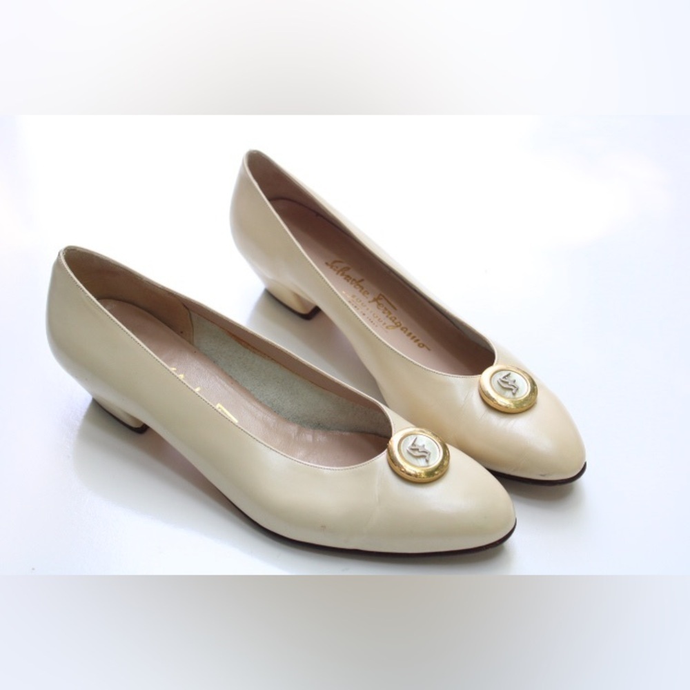 Vintage Salvatore Ferragamo low heels